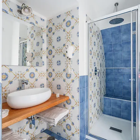 Prota Oda ve Kahvaltı 4*